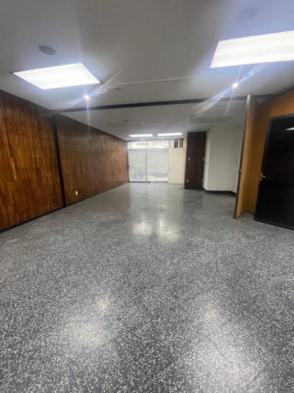 Oficina en edificio Zona 9 en Guatemala - Imagen 1