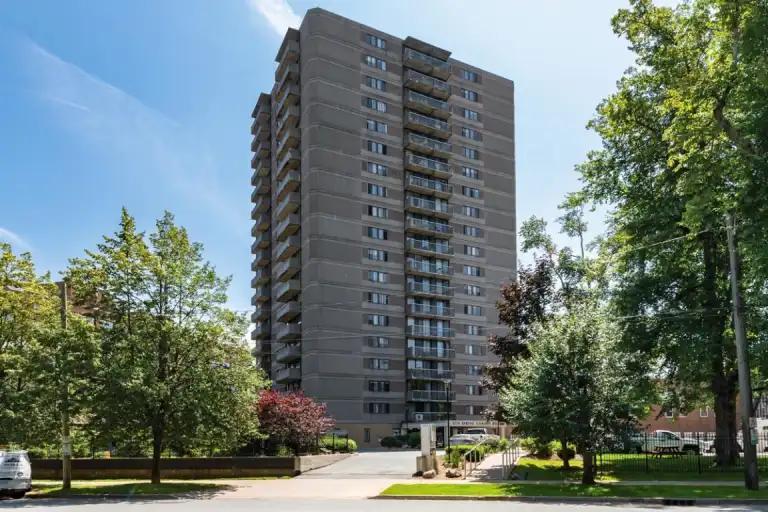 Spring Garden in Halifax - Image 1