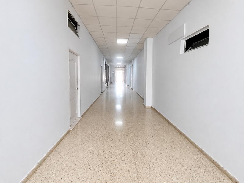 EN ALQUILER LOCAL DE MAS DE 58 METROS CONSTRUIDOS CON … en Estepona - Imagen 1