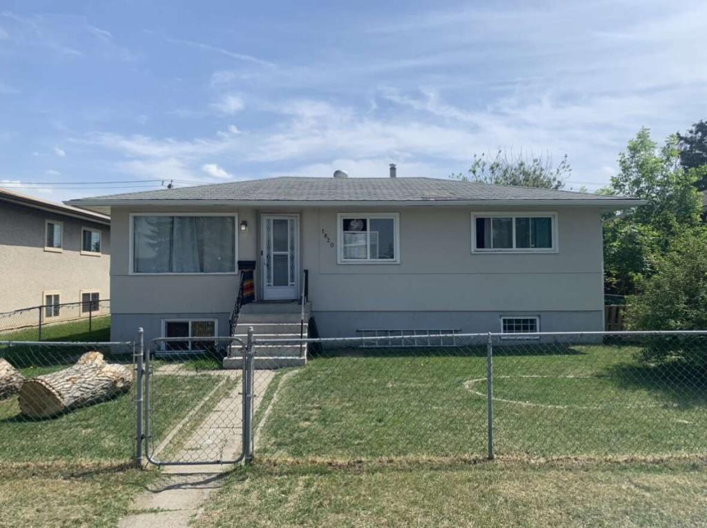 Beautiful Home! in Calgary - Image 1