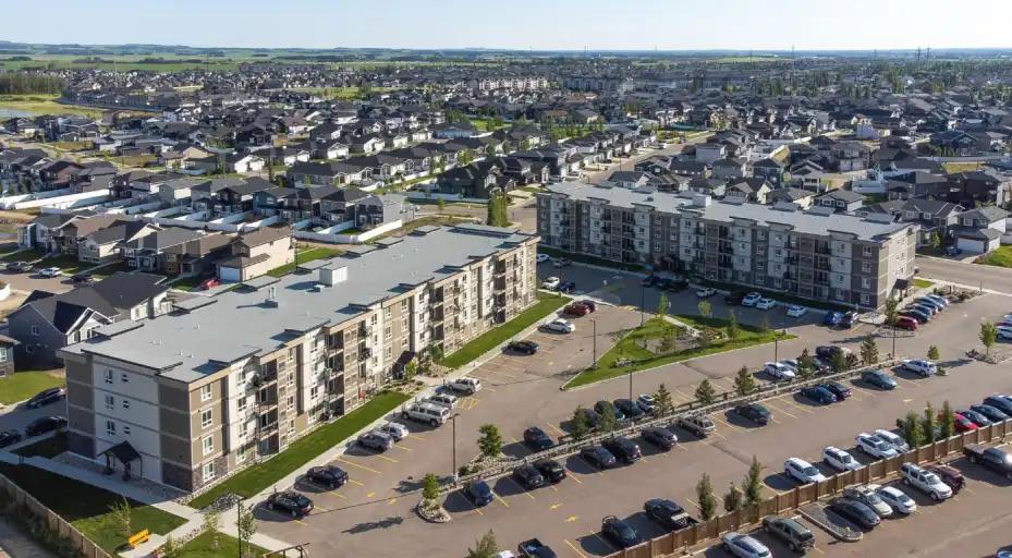 Laredo Grande in Red Deer - Image 1
