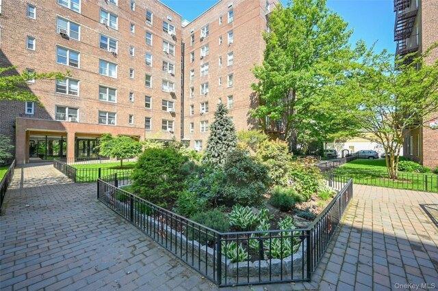 - Th Ave Unit F, Forest Hills, Condo For Rent in Queens - Image 1
