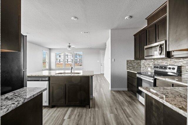 Solana Cir, Denton, Home For Rent in Denton - Image 1