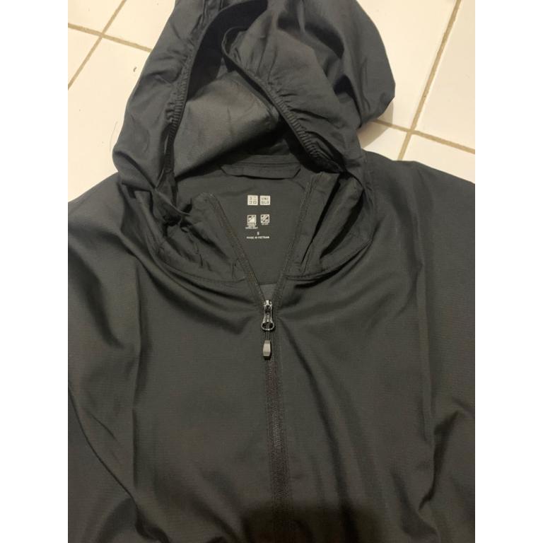 Uniqlo Running Jacket in Mandai - Image 1