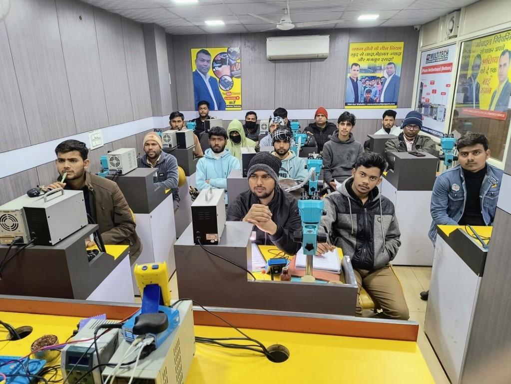 What Makes the Mobile Repairing Course Popular at Multitech in India - Image 1