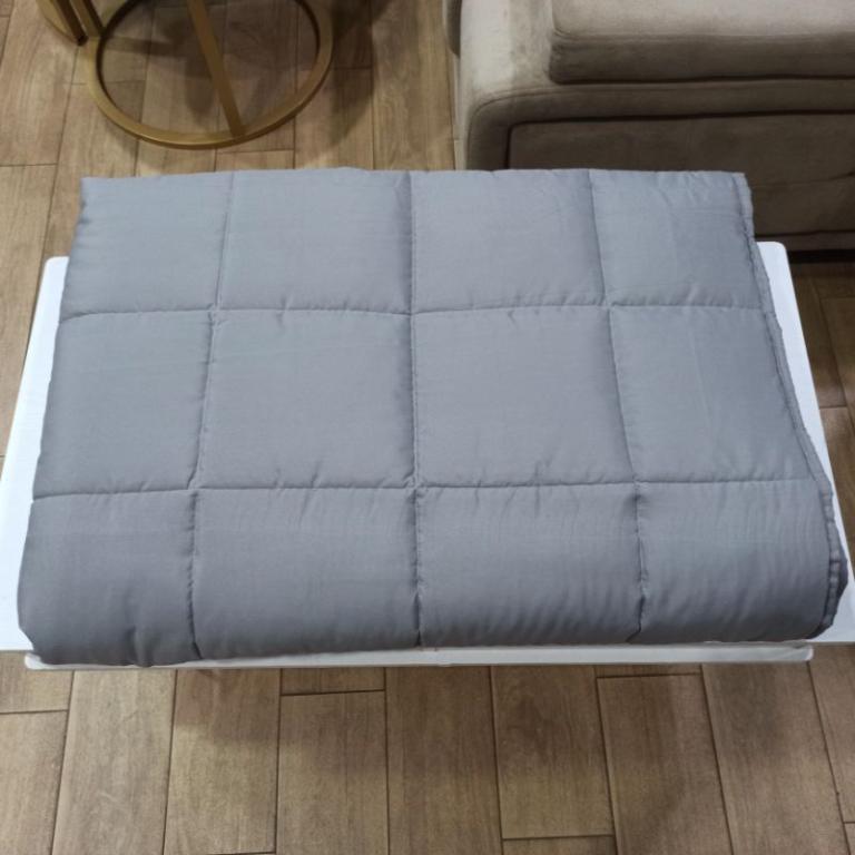Thin bed cover thick blanket/ weighted blanket/ in Geylang - Image 1