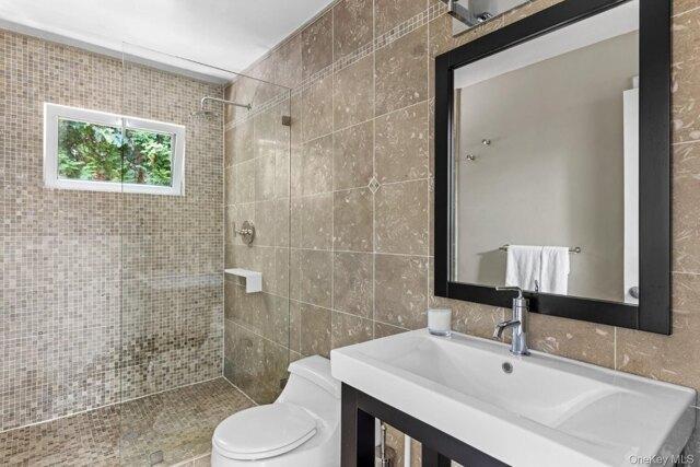 Quogue Riverhead Rd, Quogue, Home For Rent in Westhampton beach - Image 1