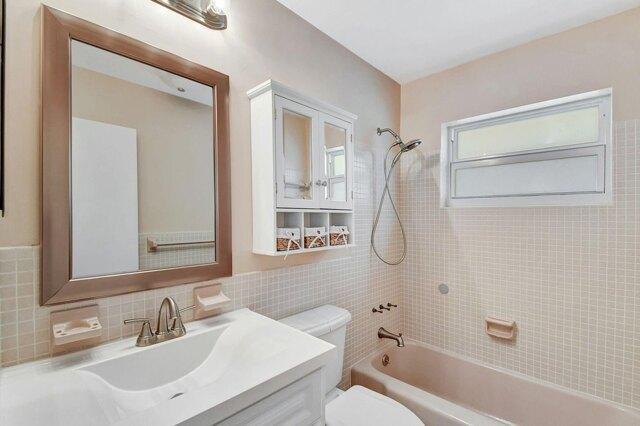 Ne Th Ave Apt,lighthouse Point, Home For Rent in Boca Raton - Image 1