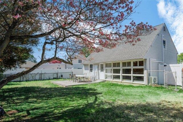 Chimney Ln, Levittown, Home For Rent in Babylon - Image 1