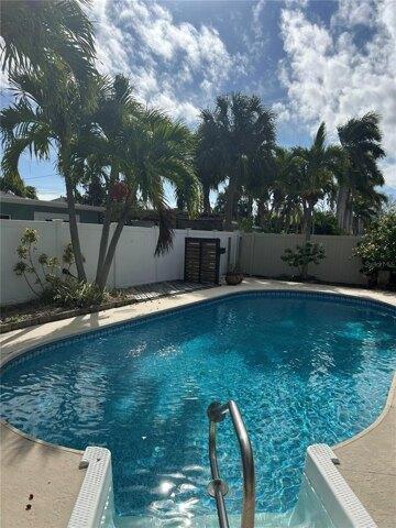 Sunset Cove, Madeira Beach, Home For Rent in Pinellas Park - Image 1