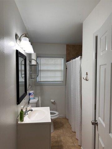 Lyncrest Dr, Galveston, Home For Rent in Galveston - Image 1