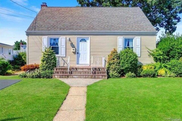 West Ct, Bethpage, Home For Rent in Babylon - Image 1