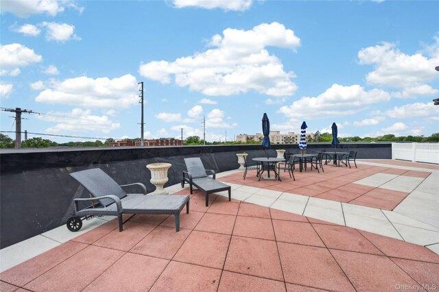 Post Ave Apt,westbury, Condo For Rent in Oyster Bay - Image 1