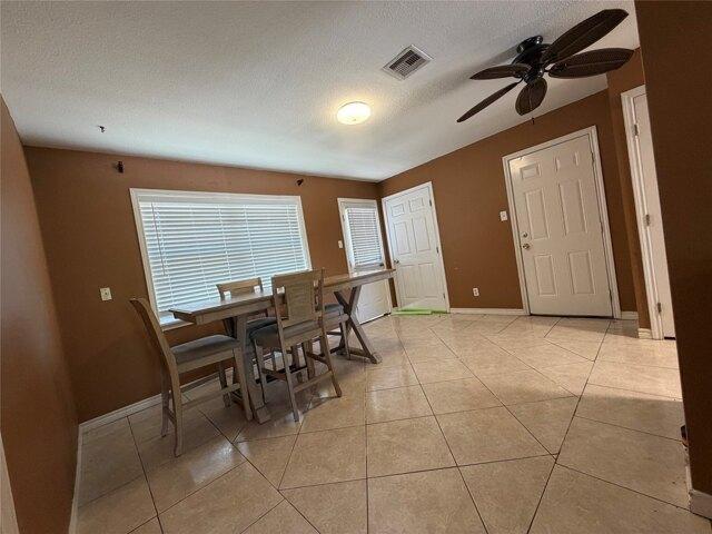 Pine St, Galveston, Home For Rent in Galveston - Image 1