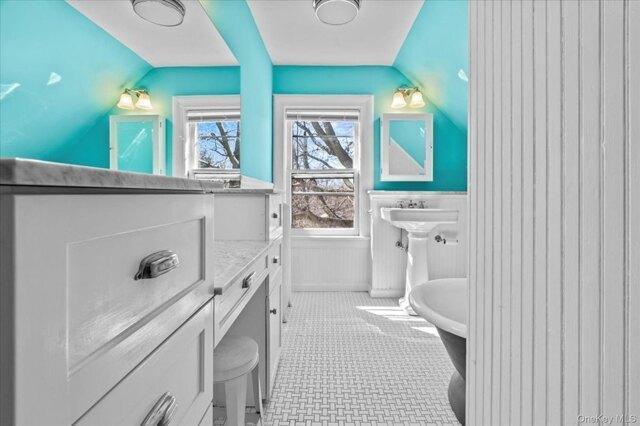 Chatsworth Ave Unit,larchmont, Home For Rent in New Rochelle - Image 1