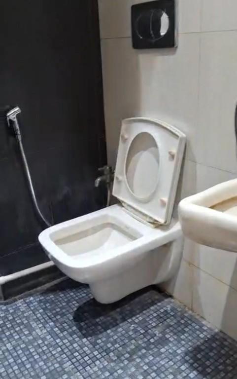Fully Furnished Office Space For Rent at Bhowanipore in India - Image 9