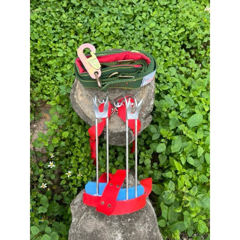(COMBO) Stainless Steel Tree Climbing Clogs Set + … in Toa Payoh - Image 1