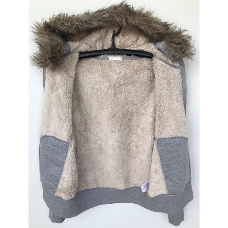 The Sweater Lined In Gray Fur L Bust 39 Inches Used In Very … in Mandai - Image 1