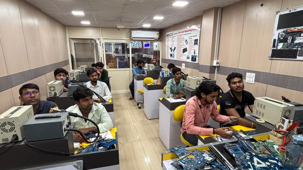 How Does Multitech Institute Provide a Quality Laptop Repairing in Tilak Nagar - Image 1