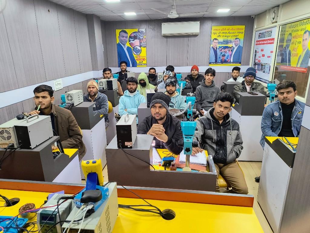 How Does Multitech Institute Make Learning a Mobile Repairing Co in Tilak Nagar - Image 1
