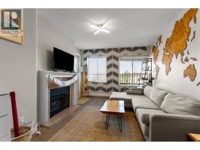 PH414 488 KINGSWAY in New Westminster - Image 1