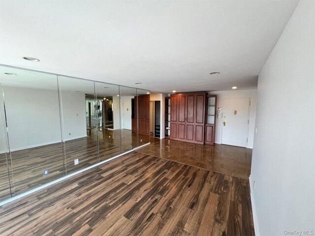 Richmond Rd Apt R, Lido Beach, Condo For Rent in Long Beach - Image 1