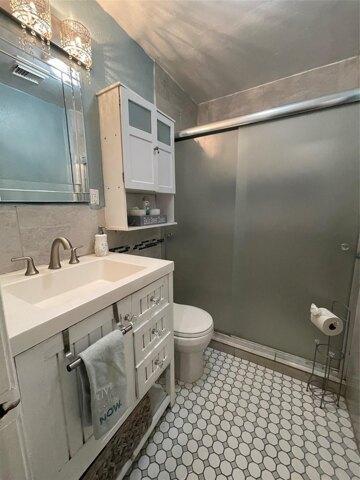 Th St, Galveston, Home For Rent in Galveston - Image 1