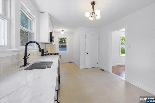 E Linden Ave, Dumont, Home For Rent in Paterson - Image 1