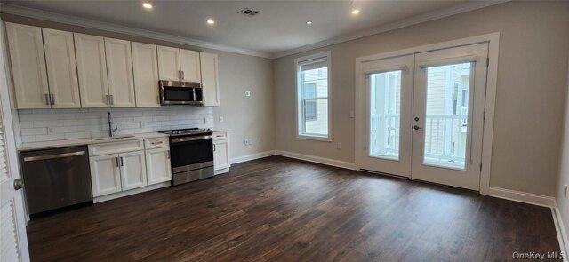 Freer St Unit,lynbrook, Home For Rent in Long Beach - Image 1