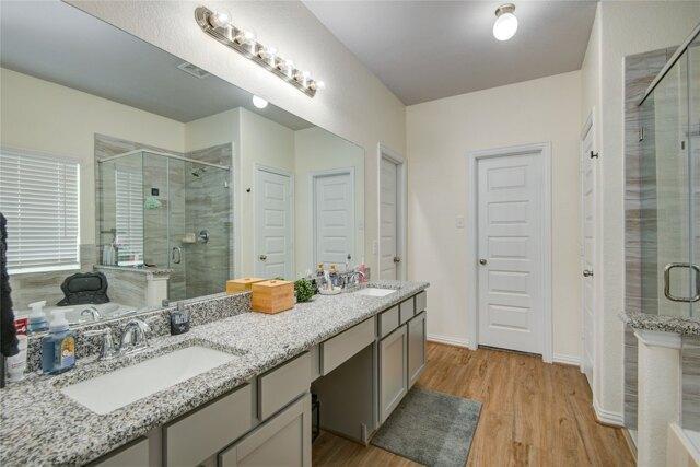 Latigo Ct, Alvin, Home For Rent in Pasadena - Image 1