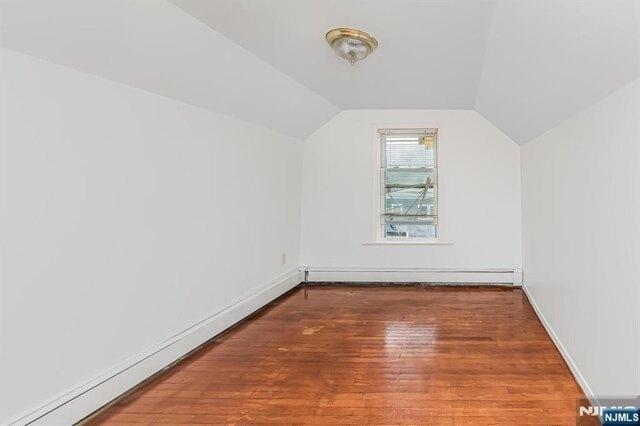 Clinton Pl, East Rutherford, Home For Rent in Paterson - Image 1