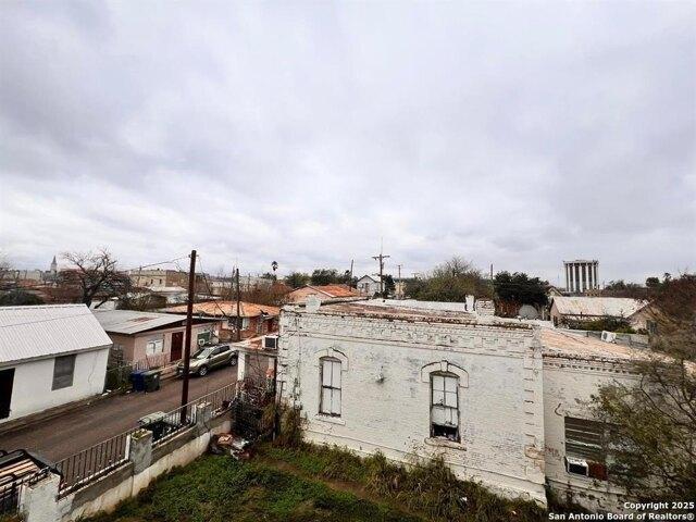 Davis Ave Unit B, Laredo, Home For Rent in Laredo - Image 1