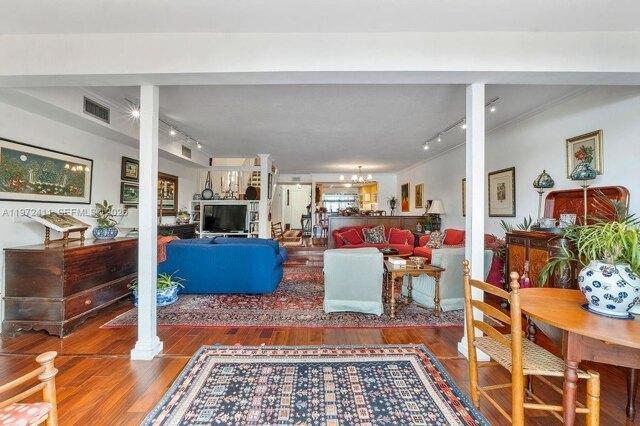Sw St Pl, Miami, Home For Rent in Miami - Image 1