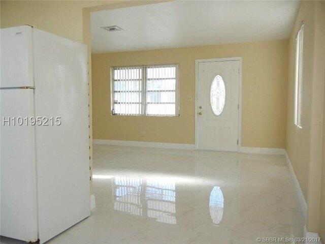 Garfield St, Hollywood, Home For Rent in Miami - Image 1