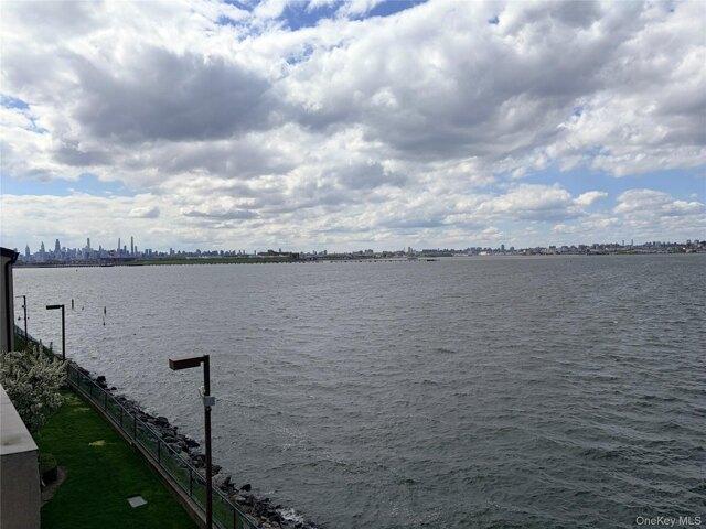Th St Unit E, College Point, Condo For Rent in Queens - Image 1
