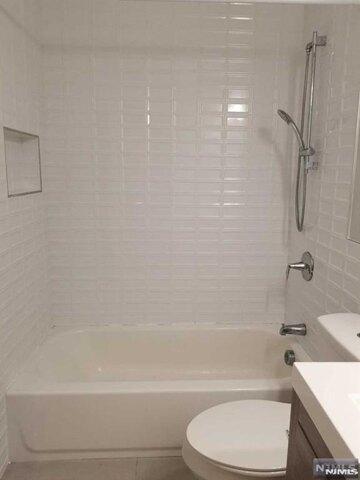Lindley Ave Unit B, Tenafly, Home For Rent in New Rochelle - Image 1