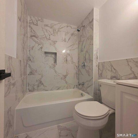 Geddes Ter Unit Right, Waterbury, Home For Rent in Waterbury - Image 1