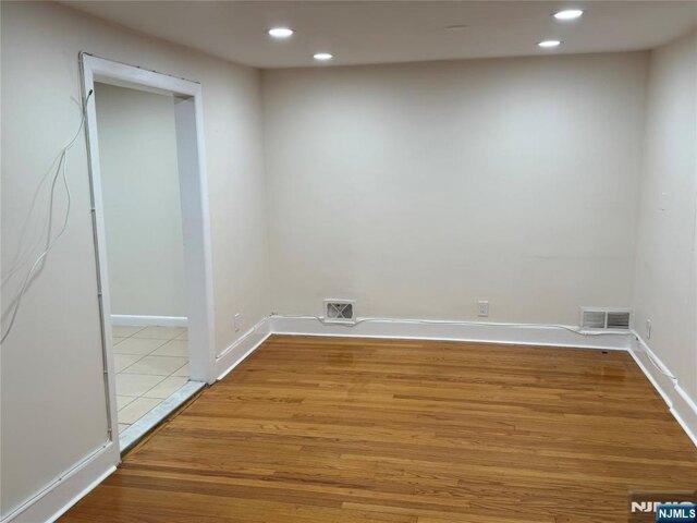 Wood St Unit Nd, Rutherford, Home For Rent in Paterson - Image 1