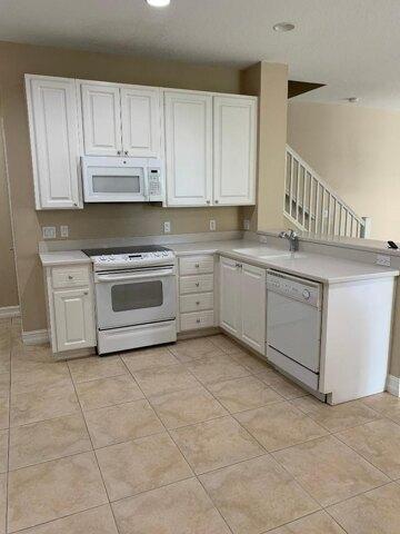 Pinewood Lake Ct, Greenacres, Home For Rent in Miami - Image 1