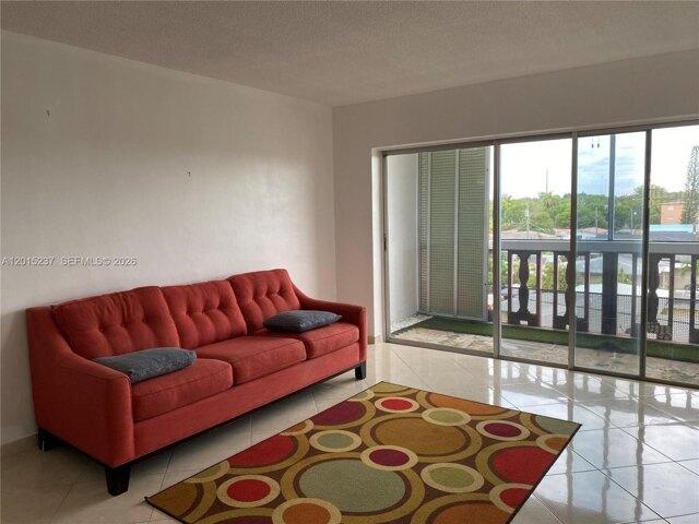 Se Rd Ave Apt C, Hallandale Beach, Condo For Rent in Hollywood - Image 1