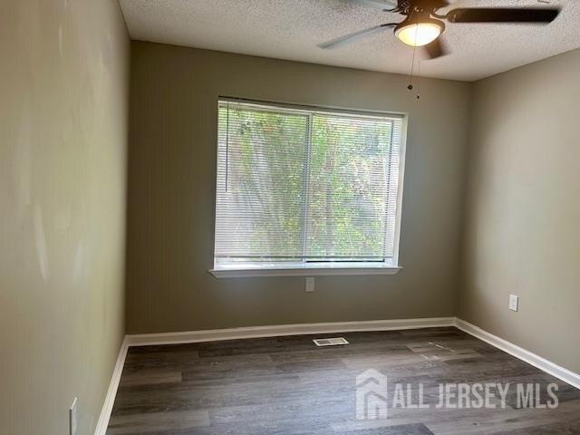 Farnham Sq, Parlin, Condo For Rent in Piscataway - Image 1