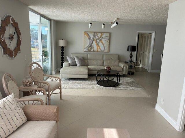 Nw Nd Ave Apt,boca Raton, Condo For Rent in Boynton Beach - Image 1