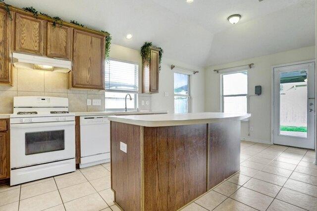 Waterlilly Ln, Pearland, Home For Rent in Pasadena - Image 1