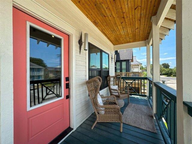 Nd St, Galveston, Home For Rent in Galveston - Image 1