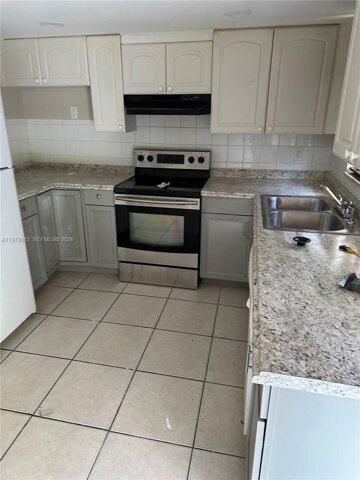 Nw Th St Unit B, Lauderhill, Home For Rent in Sunrise - Image 1