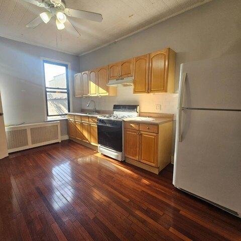 - St Unit,maspeth, Home For Rent in Bronx - Image 1