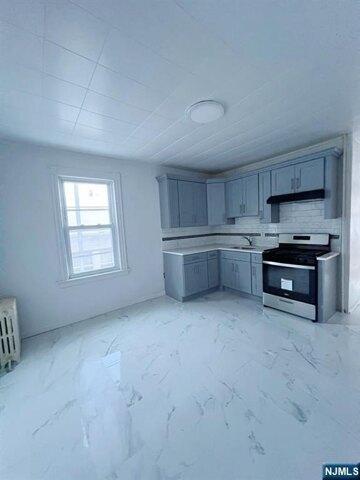 - Redwood Unit,paterson, Home For Rent in Passaic - Image 1