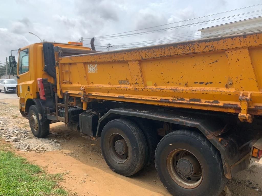 CAMION BENNE 10 ROUES A VENDRE en Côte d’Ivoire - Photo 2