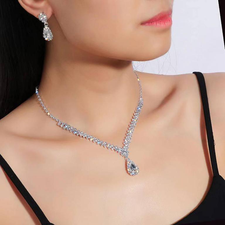 ️GG ️ Fashion Water Drop Crystal Rhinestones Necklace … in Kota Kinabalu - Image 1