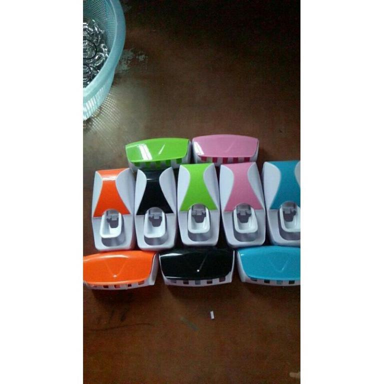 Automatic Dustproof Toothpaste Dispenser with Toothbrush Hol in Shah Alam - Image 1